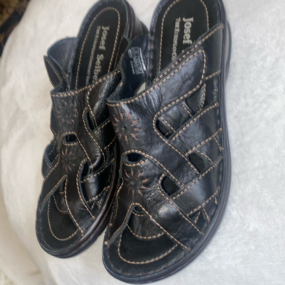 Josef Siebel black leather sandals. Size 39